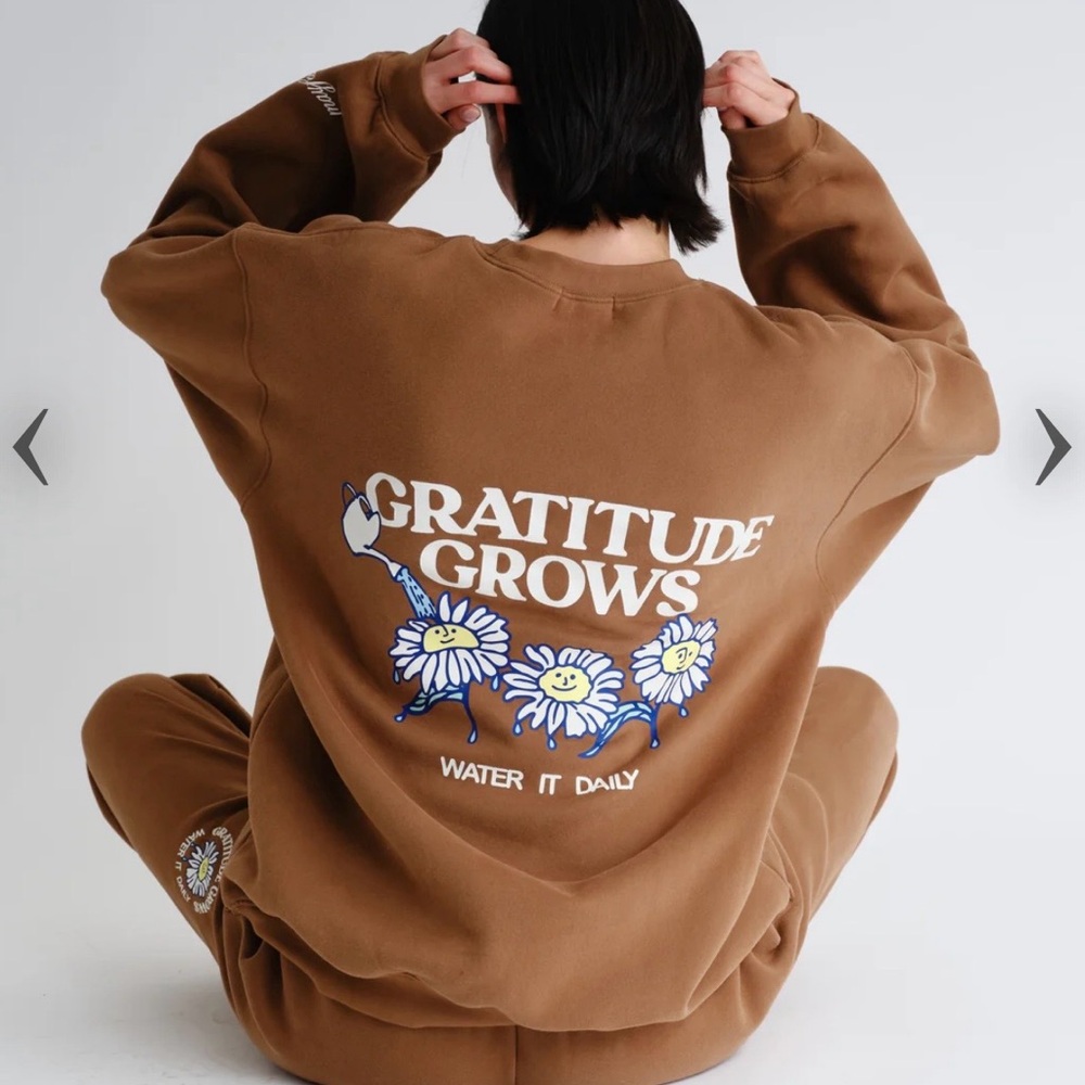 The Mayfair Group Gratitude Grows Crewneck Sweatshirt NWT